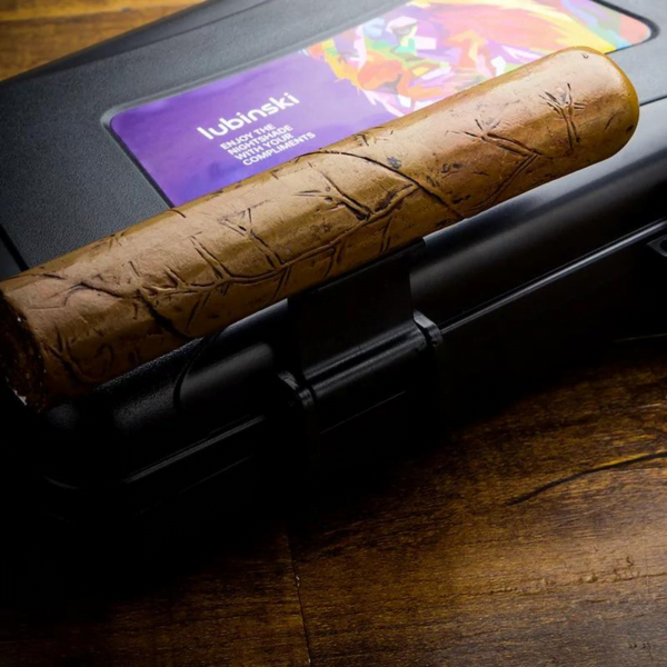 Lubinski Elegant ABS Plastic 5 Count Cigar Travel Case With Blue Lion Patron - Image 4