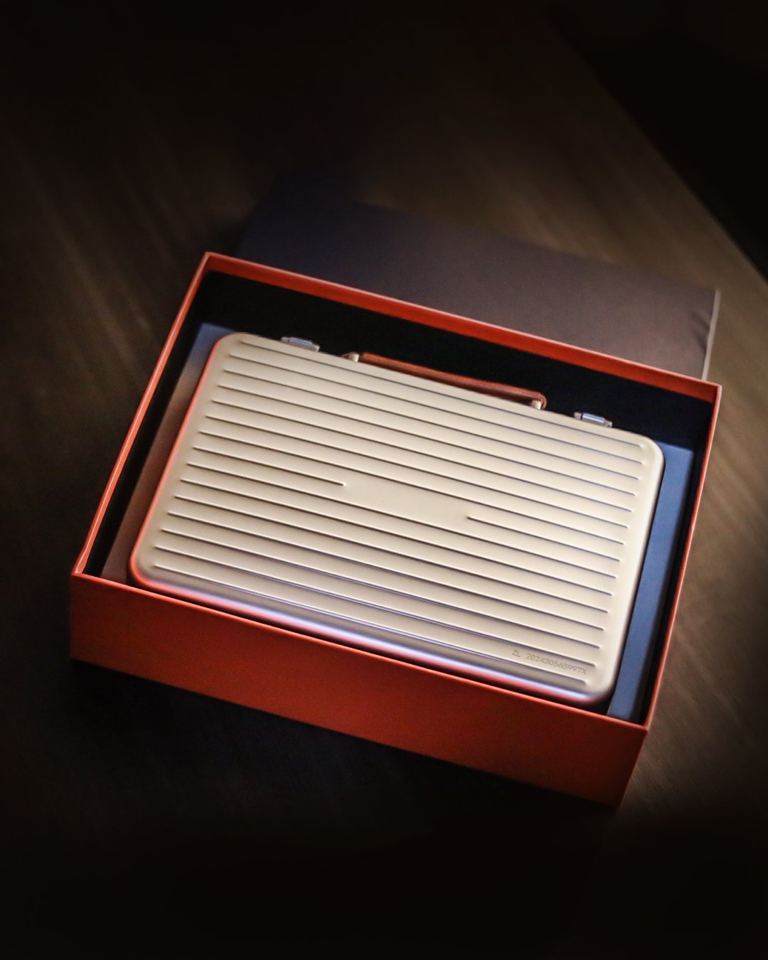 Luxury Aluminium Alloy Cigar Humidor Portable Cigar Storage Box Cedar Wood Interior Holds 20 Cigars - Image 8