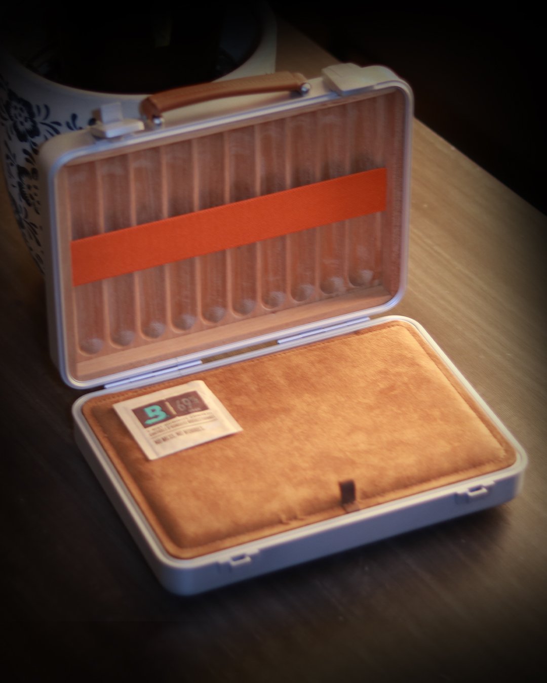 Luxury Aluminium Alloy Cigar Humidor Portable Cigar Storage Box Cedar Wood Interior Holds 20 Cigars - Image 7