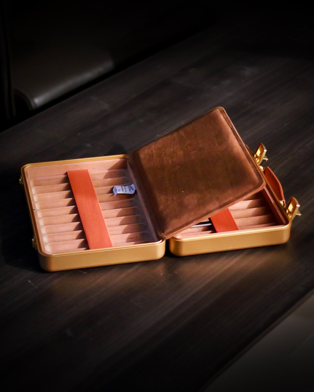 Lubinski Luxury Aluminium Alloy Cigar Humidor Portable Cigar Storage Box Cedar Wood Interior Holds 20 Cigars Gold - Image 10